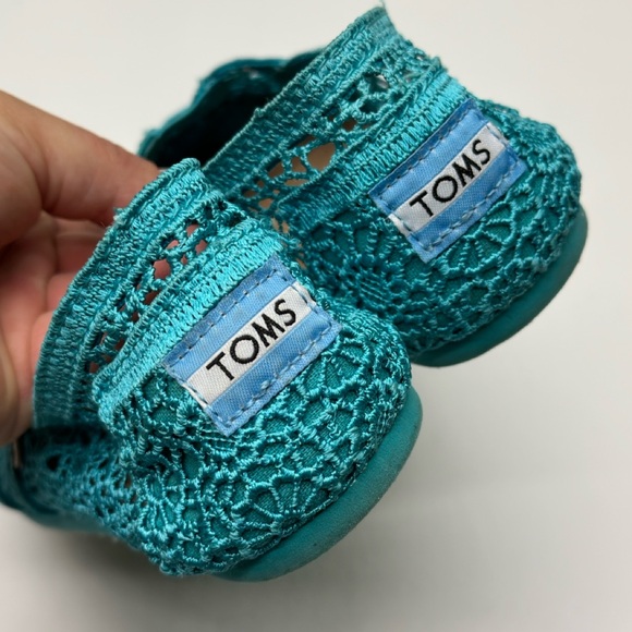 (2 Pairs) TOMS Women's (1) Turquoise‎ (1) Black Lace Flats (S50) - Picture 5 of 13